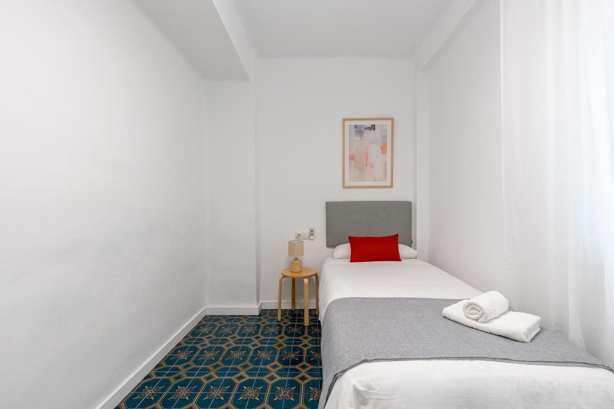 Piso Elegante Y Nuevo De 3 Y 2 Banos * Sevilla